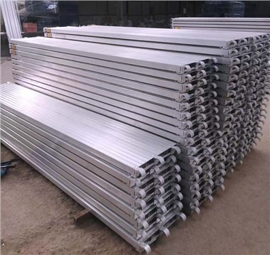 Deska hliníkového lešenia